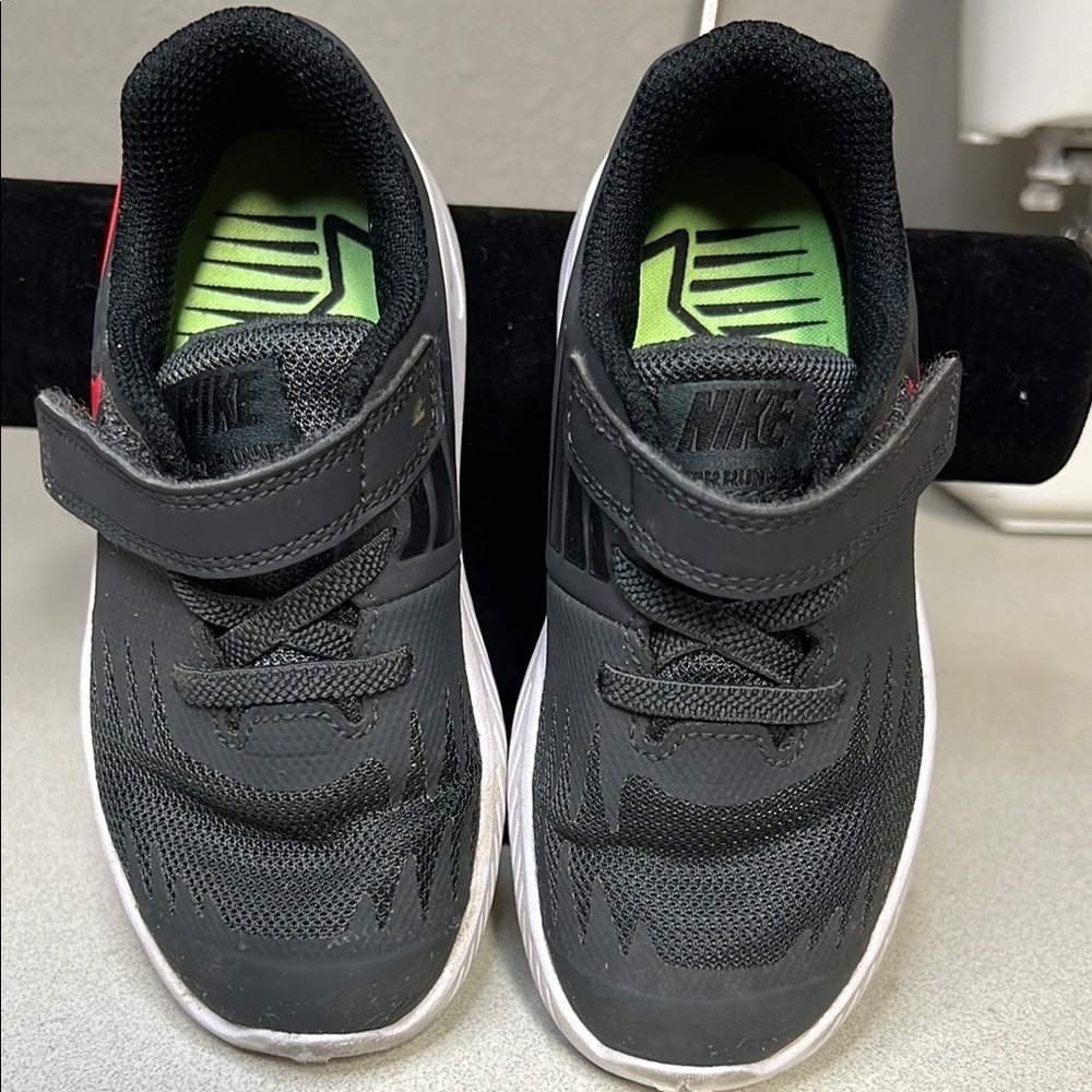 Nike Black and Green Sneakers with Velcro Strap - Picture 1 of 7